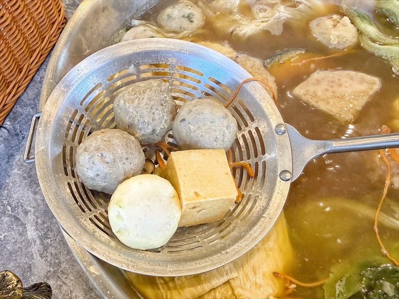 手切冷藏文昌雞、金雞元寶盛器，享受美味的同時，滿額送鹿芝谷生態園區門票