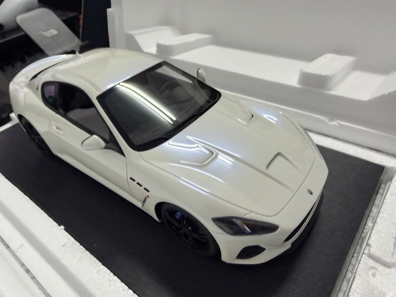 [開箱]1/18 Maserati GranTurismo