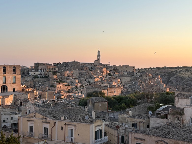 意大利🇮🇹南部之旅第二天 - Sassi di Matera 馬泰拉古城日出，Polignano a Mare濱海波利尼亞諾