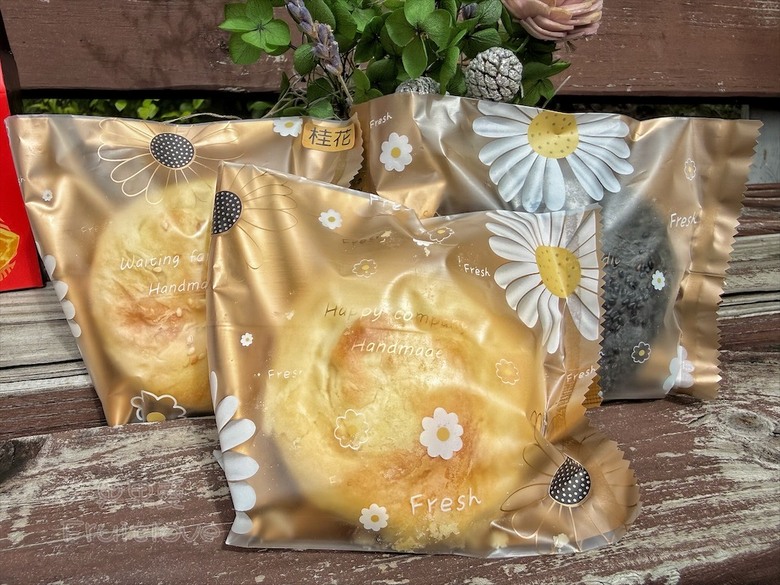 招牌裸蛋糕，特色太陽餅和創新檸檬蛋糕伴手禮禮盒，還有多款寶盒蛋糕、手工餅乾