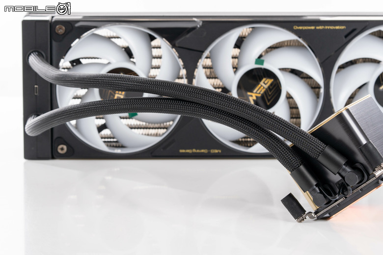 微星 MEG CORELIQUID E15 AIO 水冷散熱器開箱實測 在華麗身形內蘊涵高效散熱性能