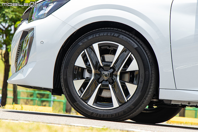 Peugeot 208 小改款試駕|不只賣浪漫情懷,更要用豐富內涵留住你的愛!