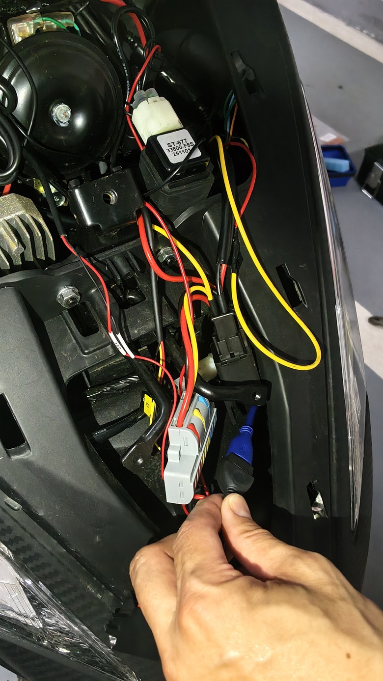 DIY 4k(偽)機車行車紀錄器+car play車機+usb充電器安裝