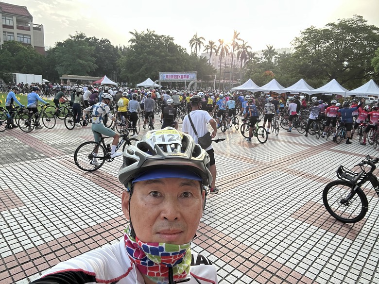 跟著博愛車隊參加中華民國自行車騎士協會籌辦的2026南投旅遊百k自行車小鎮漫遊活動,由中興新村出發經草屯、國姓、埔里、魚池(日月潭)、集集及名間再O繞回南投市出發點,Calamita due city tour