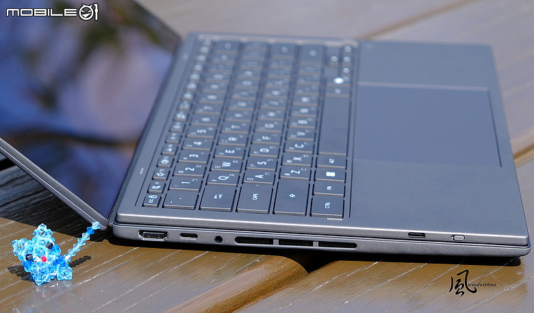 點我看大圖 ASUS ZenBook Duo摺疊雙螢幕搭載Intel X9 388H開箱深度解析