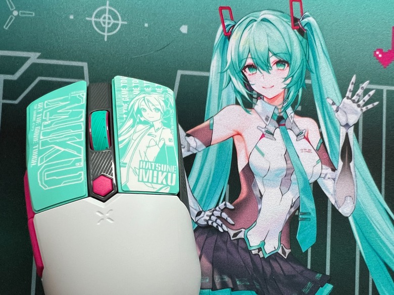 [輕開箱] TUF 初音聯名週邊大全套