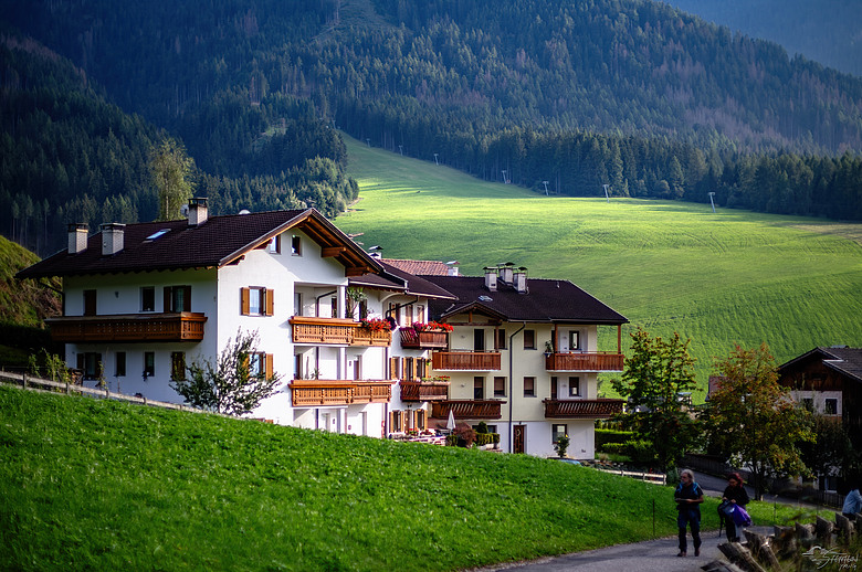 點我看大圖 2024瑞士義大利山脈之旅之19、0827 Panorama di Santa Maddalena富內斯山谷