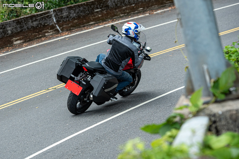 HONDA CB1000 GT 試駕｜不再做選擇，四缸、電懸、運動、舒適我全都要！