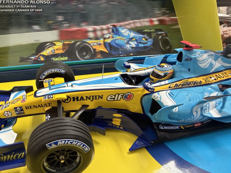 [開箱]F1 1/18 RENAULT R26 FERNANDO ALONSO 2006 CANADA GP