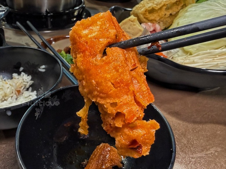 一炒一鍋雙重美味，單人也能品嚐鴛鴦鍋，冰淇淋、飲料、白飯吃到飽