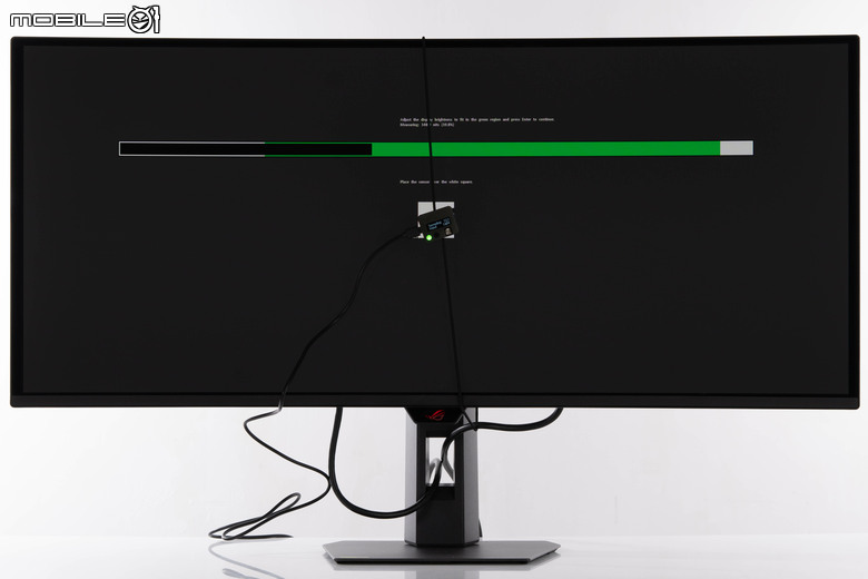 ROG STRIX OLED XG34WCDMS 電競螢幕開箱實測 34 吋寬曲面與 280Hz 高更新率帶來流暢沉浸感受