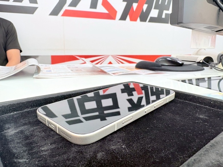 去遠傳玩玩HONOR新手機,圖轉AI好玩耶!