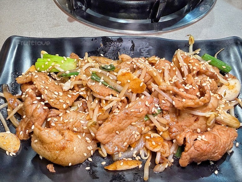 一炒一鍋雙重美味，單人也能品嚐鴛鴦鍋，冰淇淋、飲料、白飯吃到飽