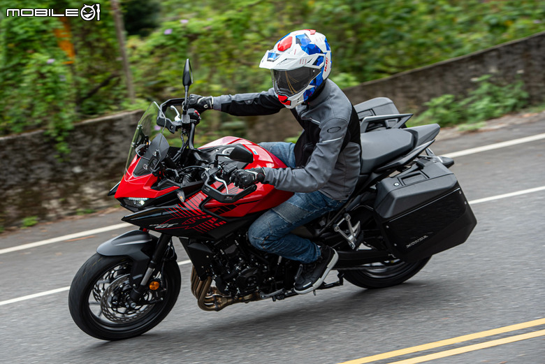 HONDA CB1000 GT 試駕｜不再做選擇，四缸、電懸、運動、舒適我全都要！