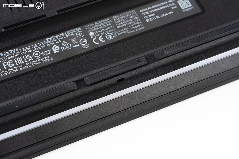 ROG Strix SCAR 18 (2026) G835｜升級 4K 240Hz 面板、全規格攻頂，再創電競機皇新標竿！