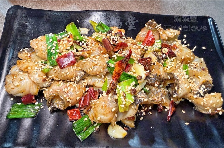一炒一鍋雙重美味，單人也能品嚐鴛鴦鍋，冰淇淋、飲料、白飯吃到飽