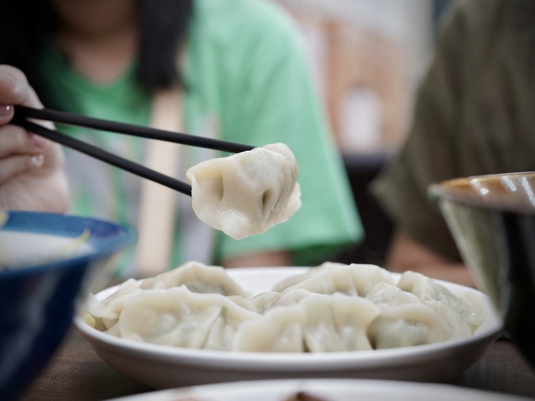 【食記】雲林美食推薦|牛三寶滷味拼盤是隱藏主場,牛腱滷透、牛筋軟Q、牛肚留蜂巢紋,一盤三種口感