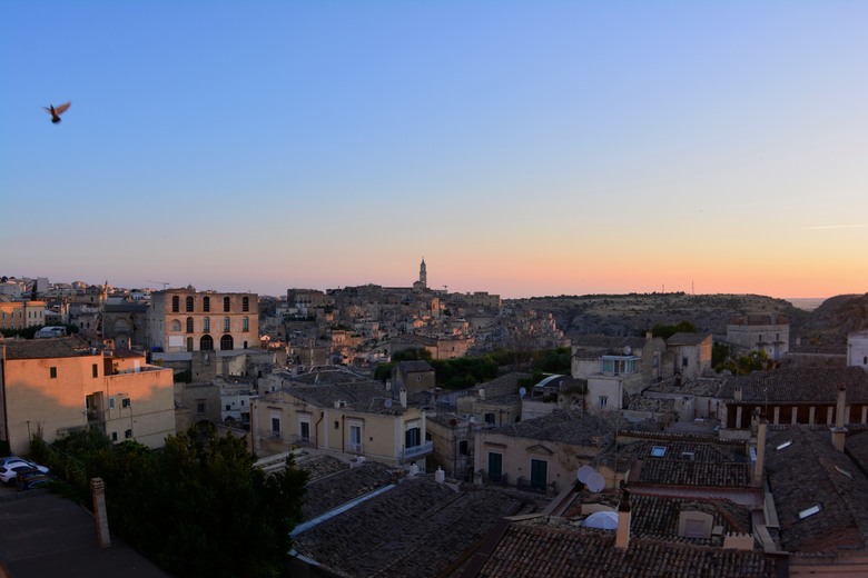 意大利🇮🇹南部之旅第二天 - Sassi di Matera 馬泰拉古城日出，Polignano a Mare濱海波利尼亞諾