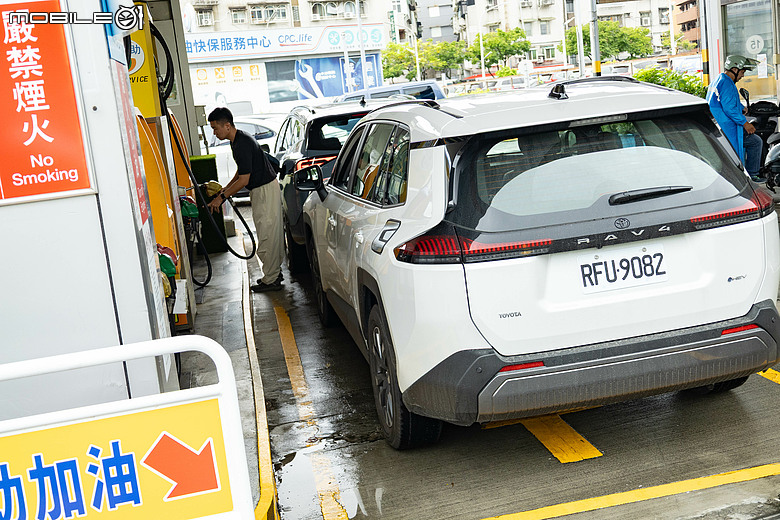 油電車的日韓對決|Toyota RAV4、Kia Sportage 雙車評測以及百公里油耗測試!