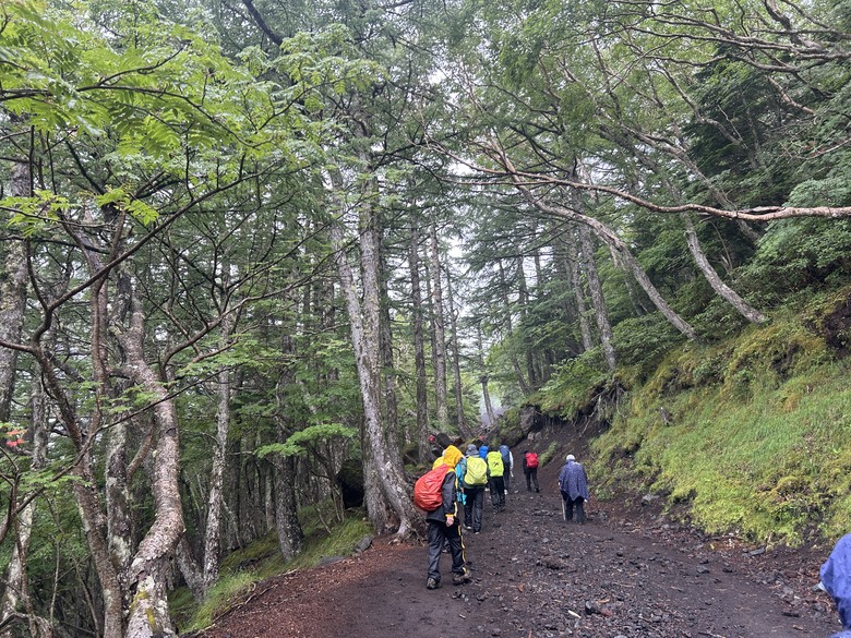 擱一擺雨中挑戰日本之顛-富士山
