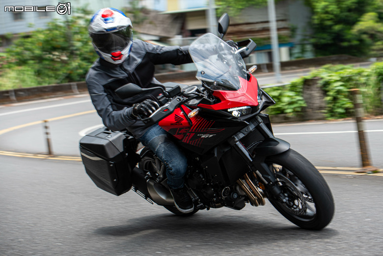 HONDA CB1000 GT 試駕｜不再做選擇，四缸、電懸、運動、舒適我全都要！
