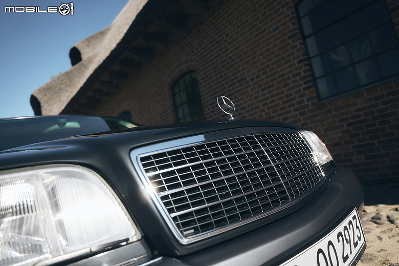 經典試駕|Mercedes-Benz W140 600 SEL,12缸大水牛的無窮魅力!