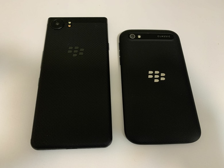 BlackBerry Classic Zinwa Q25 純黑色-石墨黑|黑夜裡點亮世界的經典