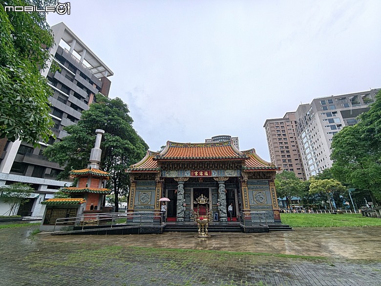 竹北新瓦屋客家文化保存區、采田福地、竹北泉州厝汾陽堂、東平問禮堂、竹北福佑宮(十三伯公)、蓮華寺、附掛美食之一浪拉麵 — 竹北一日雨中散策