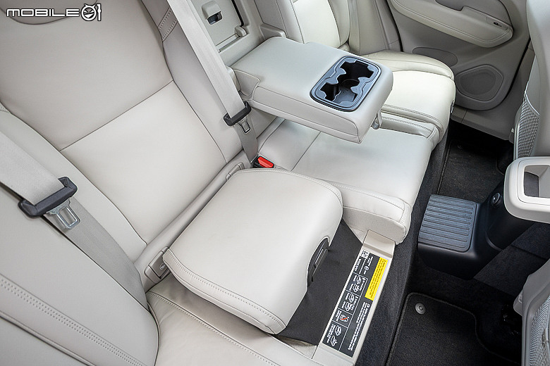 Volvo 小改款 XC60 T8 試駕|除了節能,還讓你有更優雅從容的旅程!