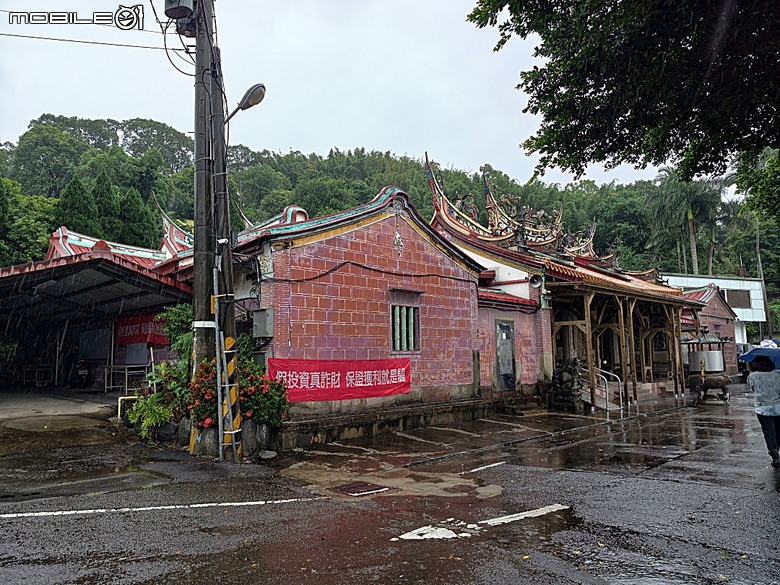 竹北新瓦屋客家文化保存區、采田福地、竹北泉州厝汾陽堂、東平問禮堂、竹北福佑宮(十三伯公)、蓮華寺、附掛美食之一浪拉麵 — 竹北一日雨中散策