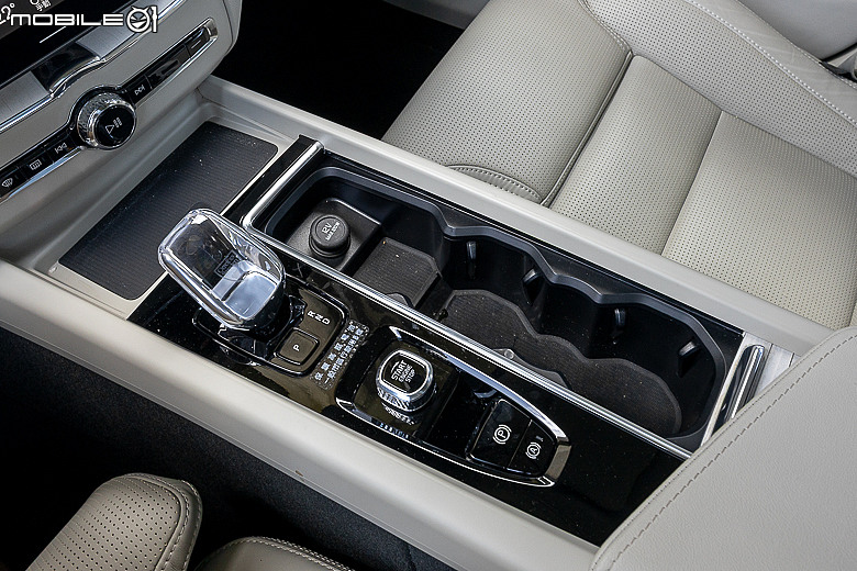 Volvo 小改款 XC60 T8 試駕|除了節能,還讓你有更優雅從容的旅程!