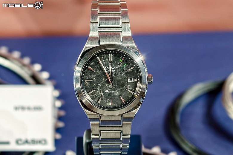 CASIO EDIFICE EFK-200 萬元級「鍛造碳纖維」機械錶發表，同場直擊優化版 EFK-110D！