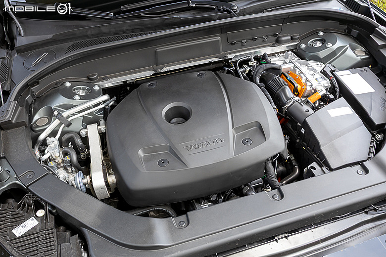 Volvo 小改款 XC60 T8 試駕|除了節能,還讓你有更優雅從容的旅程!