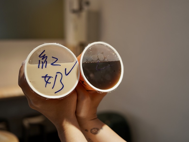 【食記】台南早餐店｜香菜米血蛋餅｜脆皮蛋餅捲肉排｜起司瀑布蛋餅