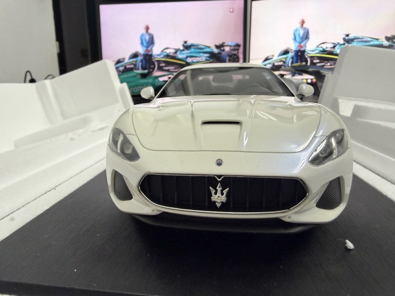 [開箱]1/18 Maserati GranTurismo