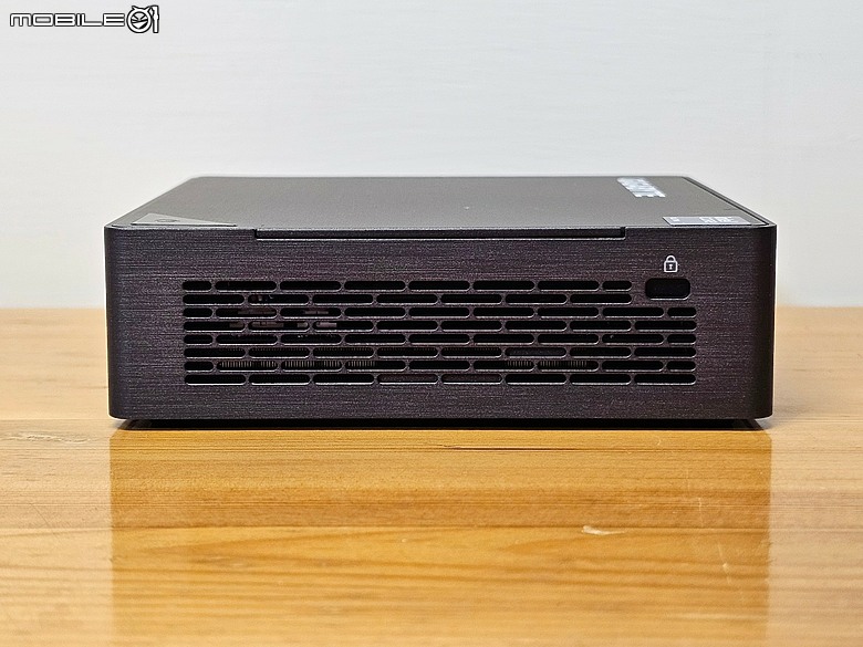 點我看大圖 GIGABYTE BRIX GB-BRU7-255H 迷你電腦開箱