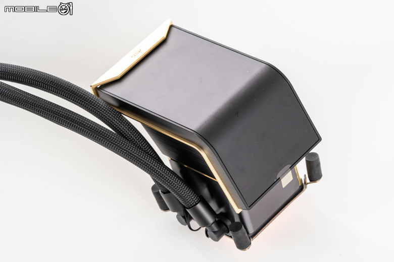 微星 MEG CORELIQUID E15 AIO 水冷散熱器開箱實測 在華麗身形內蘊涵高效散熱性能