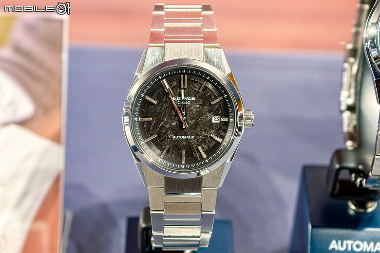 CASIO EDIFICE EFK-200 萬元級「鍛造碳纖維」機械錶發表，同場直擊優化版 EFK-110D！