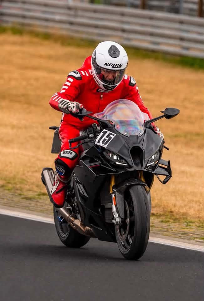點我看大圖 BMW S1000RR大改款測試車首度曝光,承襲Concept RR基因,這也太清楚了吧!?
