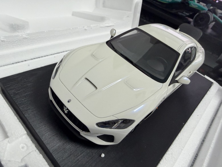 [開箱]1/18 Maserati GranTurismo