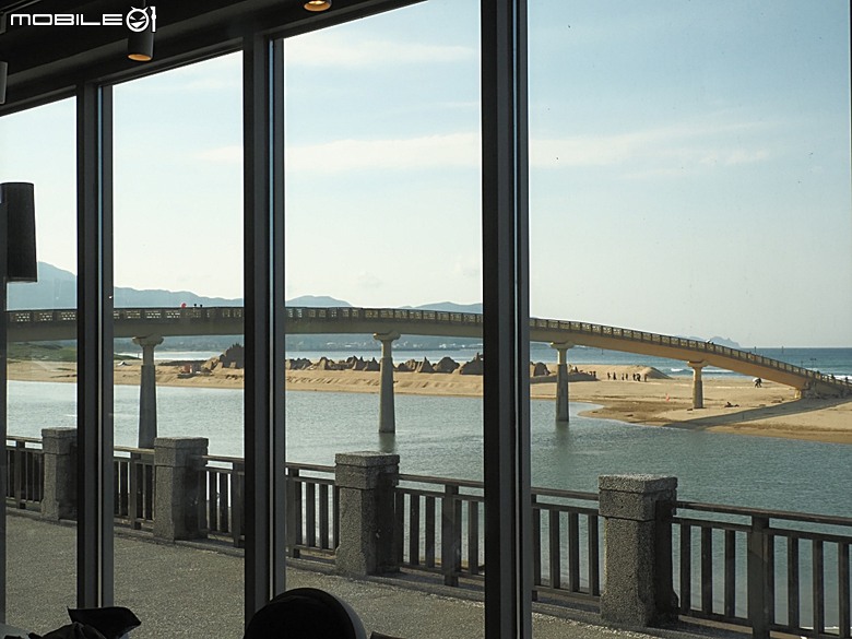 沙灘皮克敏探索之新北市篇 — 萬里海水浴場、金山中角、貢寮福隆海水浴場、石門白沙灣、三芝淺水灣、淡水沙崙、淡江大橋,還有Bossa Nova巴莎諾瓦海景餐廳與依海廚房之吃吃喝喝