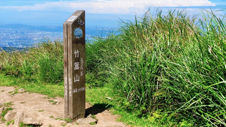 陽明山擎天崗環形步道|竹篙山・金包里大路城門|草原與古道的兩小時健行紀錄