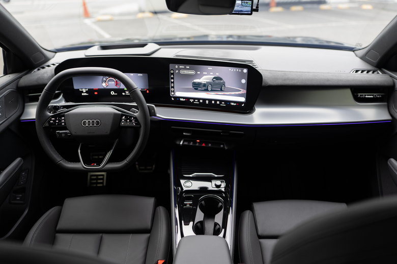 交車分享｜Audi Q3 TFSI quattro 150kW S line｜金屬神迷黑・Mythos Black・0E