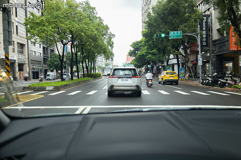 油電車的日韓對決|Toyota RAV4、Kia Sportage 雙車評測以及百公里油耗測試!