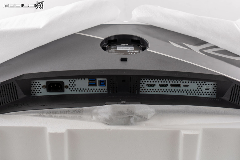 ROG STRIX OLED XG34WCDMS 電競螢幕開箱實測 34 吋寬曲面與 280Hz 高更新率帶來流暢沉浸感受