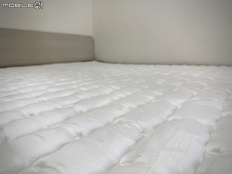 床墊太硬怎麼辦？不用換床墊也能提升睡眠品質｜想窩加分薄墊Thin Mattress開箱心得