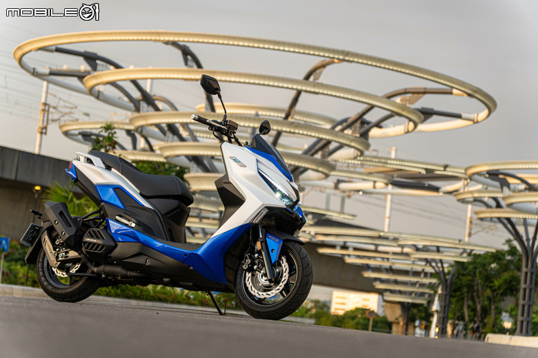 點我看大圖 KYMCO CV-X45 單缸多功能跨界車正式亮相,搭載PTM系統、TFT儀表、定速、加溫握把一次到位!