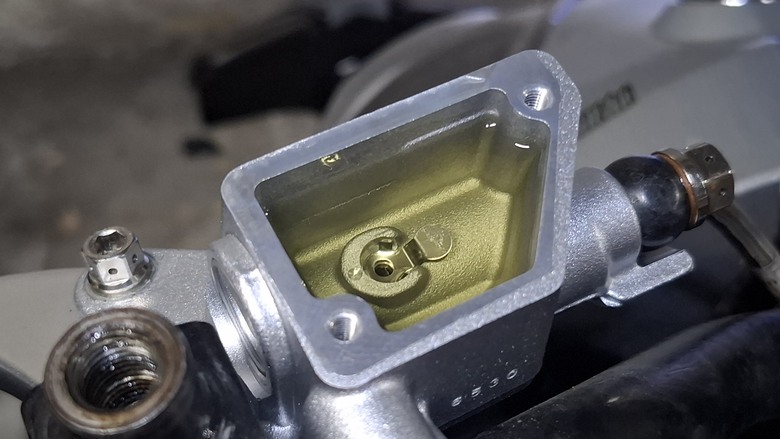 SYM NEW FIGHTER ZR 總泵漏油更換日記