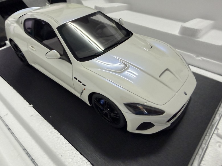 [開箱]1/18 Maserati GranTurismo