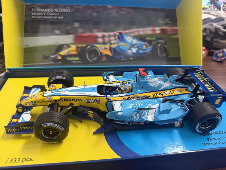 [開箱]F1 1/18 RENAULT R26 FERNANDO ALONSO 2006 CANADA GP